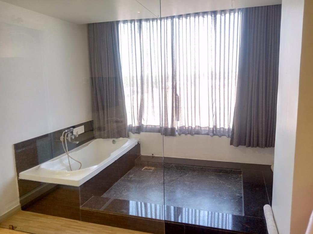 Hotel Shivalik - Mehsana Mahesana Екстериор снимка