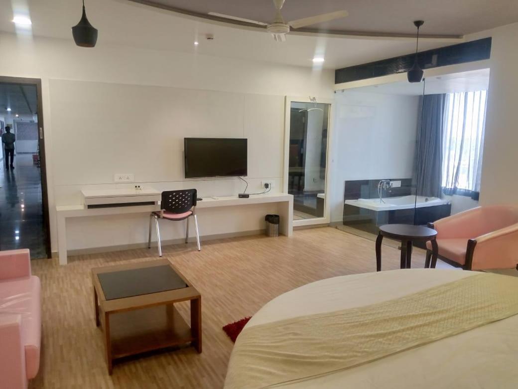 Hotel Shivalik - Mehsana Mahesana Екстериор снимка