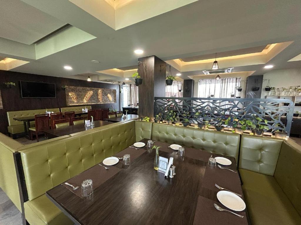 Hotel Shivalik - Mehsana Mahesana Екстериор снимка
